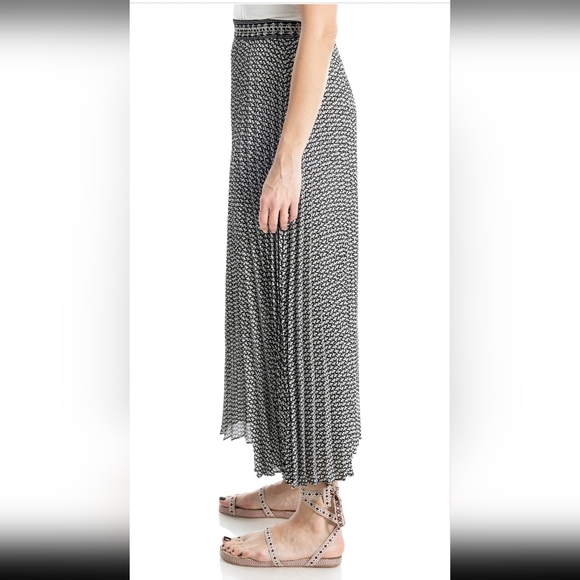 Max Studio Black and White Geo Print Maxi Skirt - Picture 4 of 4